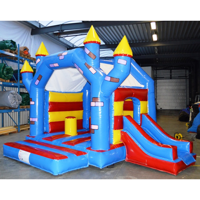 Kleine Kamelot met glijbaan