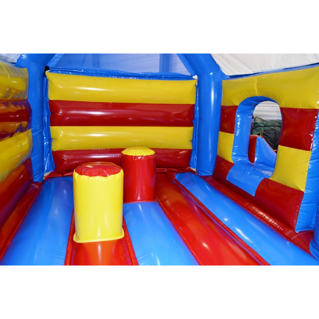 Kleine Kamelot met glijbaan